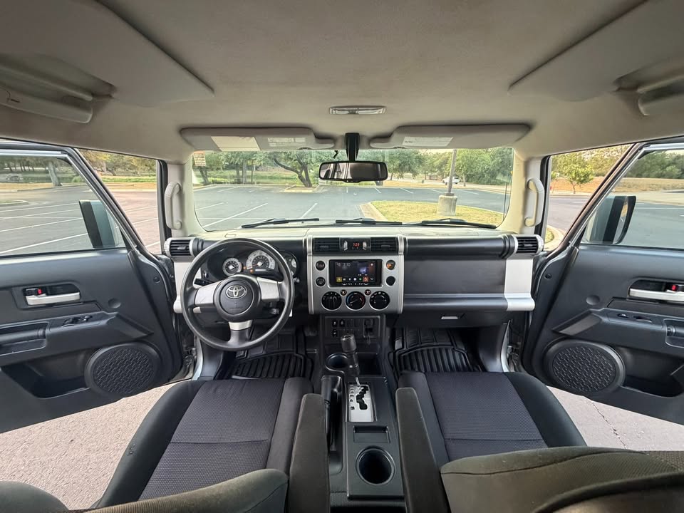 2010 Toyota FJ Cruiser - Backup Camera - Bluetooth - 1-Owner - Clean Title - 176K Miles in Cedar Park, TX (photo 9) — photo 9