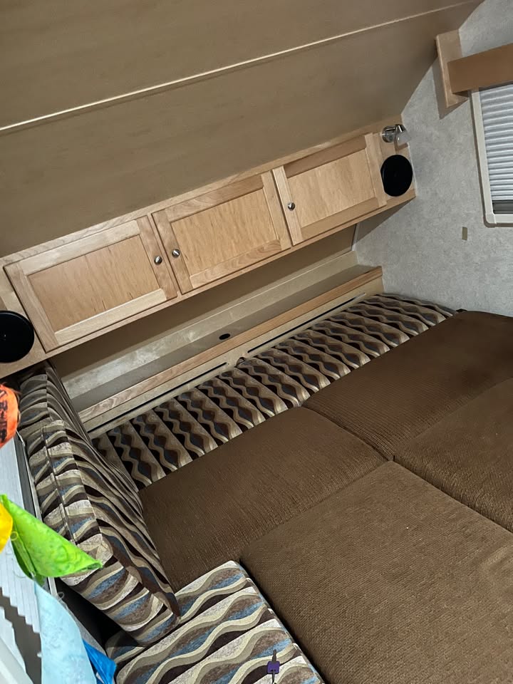 2014 T@b 320S - Pristine condition, solar, & Unused Plumbing in Denver, CO (photo 9) — photo 9