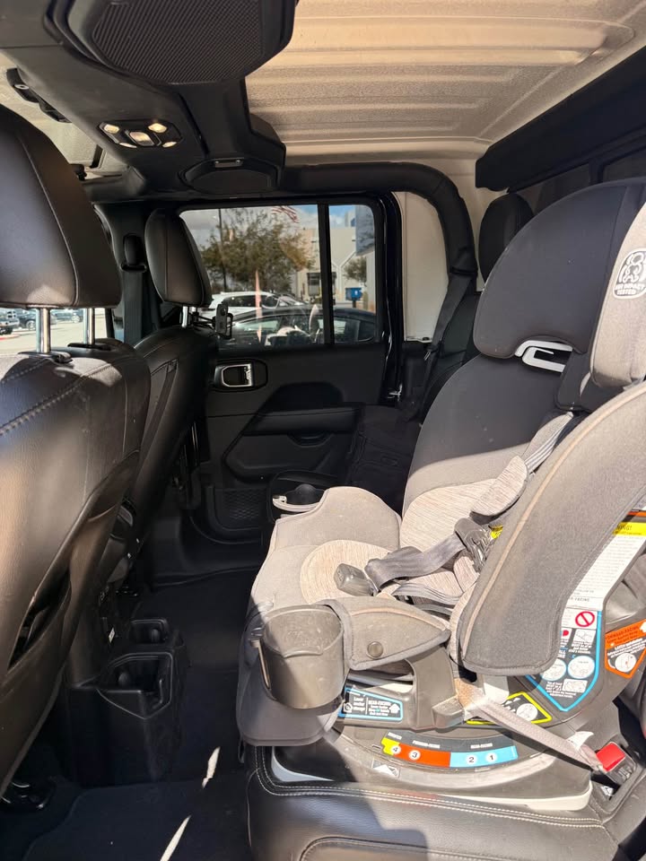 2021 Jeep Gladiator · Overland Pickup 4D 5 ft in Surprise, AZ (photo 9) — photo 9