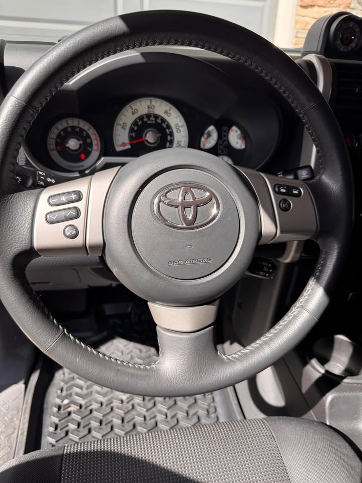 2014 Toyota fj cruiser 4x4 in Loveland, CO (photo 9) — photo 9