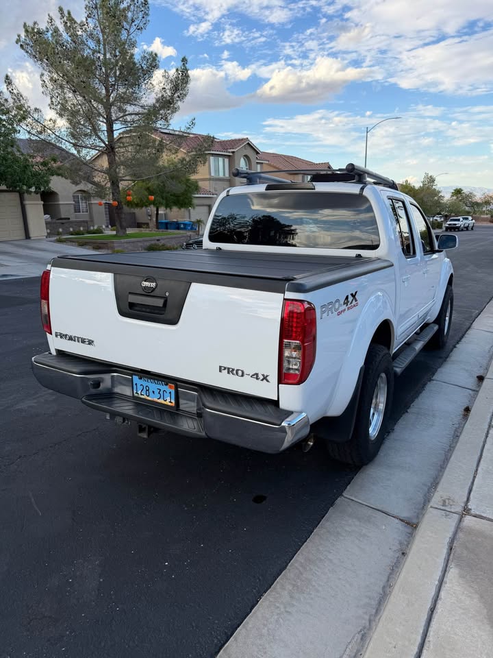 2011 Nissan Frontier Crew Cab · PRO-4X Pickup 4D 5 ft in Henderson, NV (photo 9) — photo 9