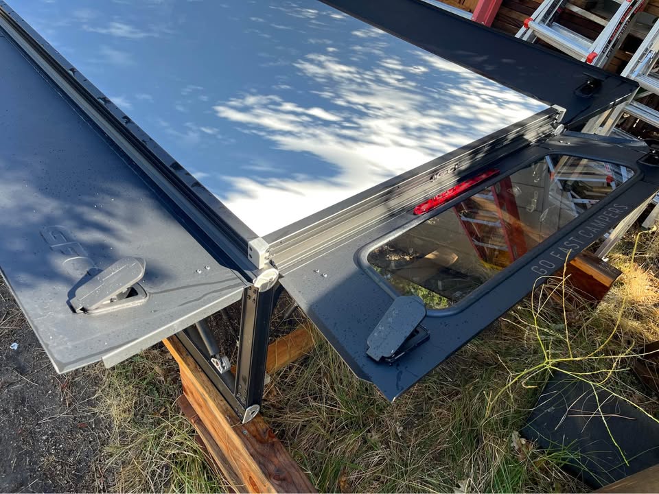 Camper Shell GFC Topper Toyota Tacoma 6ft Long Bed 2nd Gen Go Fast Camper Brand in Idyllwild-Pine Cove, CA (photo 9) — photo 9
