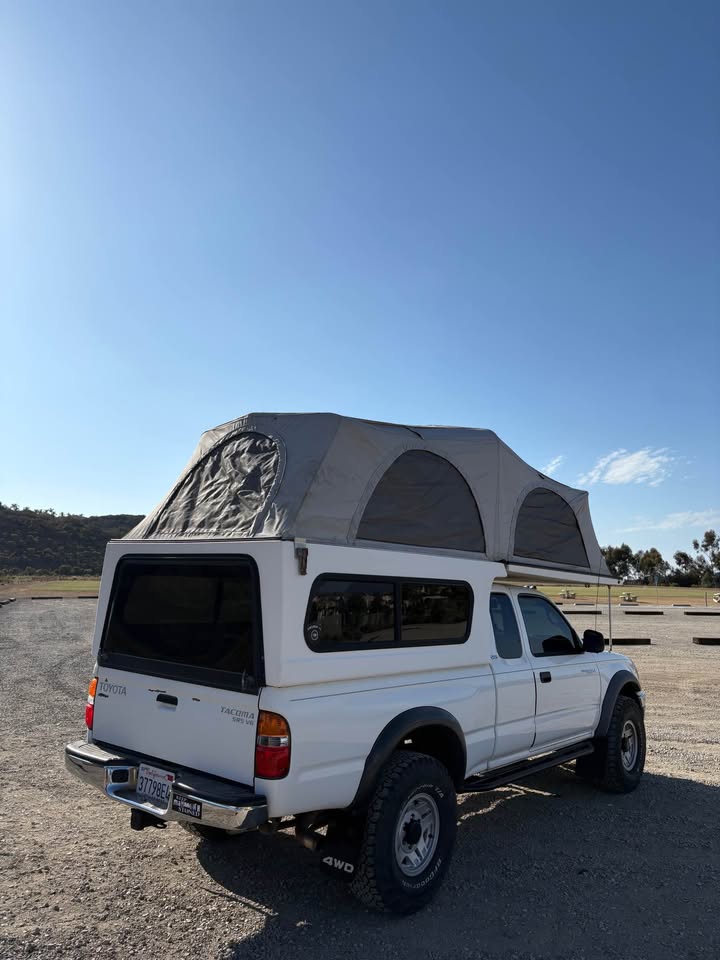 Flip-pac FRP Camper Shell Toyota Tacoma in Carlsbad, CA (photo 9) — photo 9