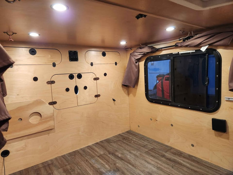 2023 Hiker Trailers Mid Range Deluxe in Quartzsite, AZ (photo 9) — photo 9