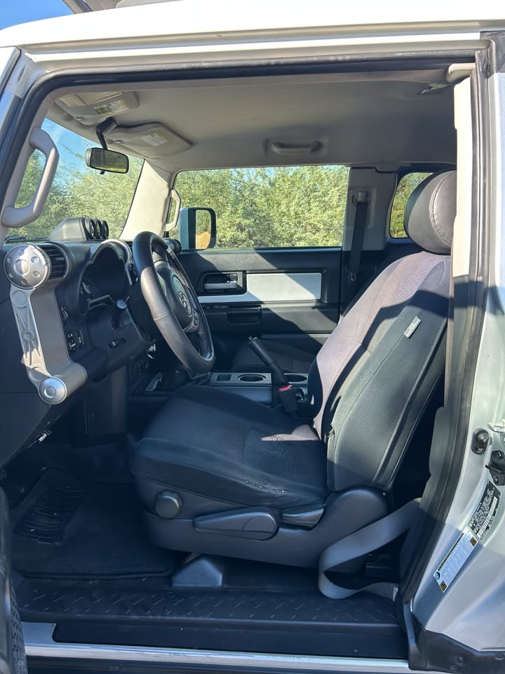 2007 Toyota Fj Cruiser 6spd Manual / Engine Replaced May 2026 in Phoenix, AZ (photo 9) — photo 9