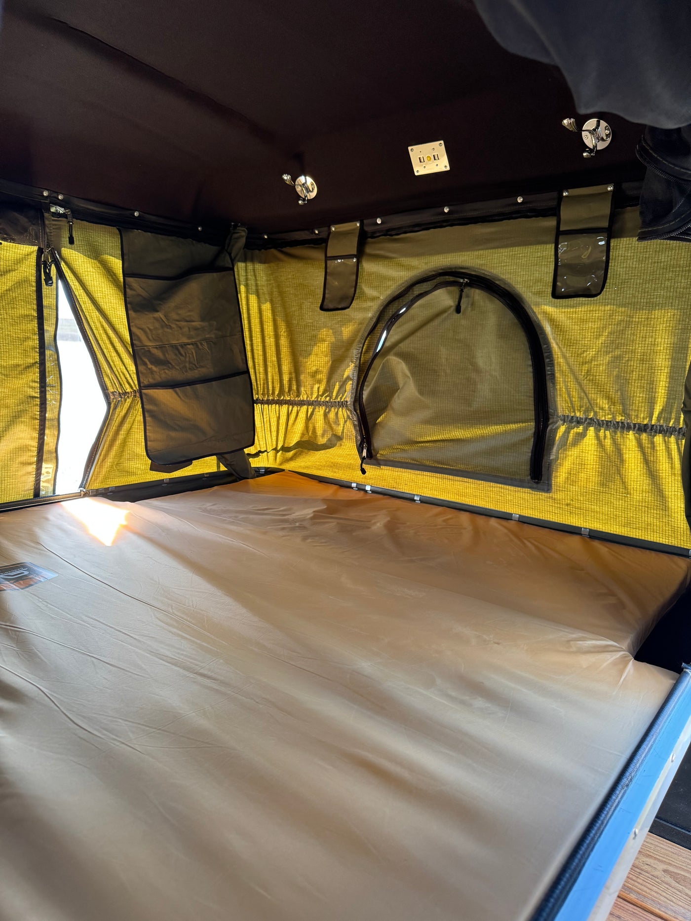 CVT Mt. St. Helens Hardshell Rooftop Tent — photo 6 — photo 6