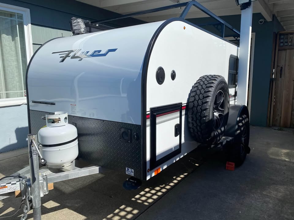 Lightly used 2018 inTech Pursue Flyer travel trailer in San Bruno, CA (photo 8)