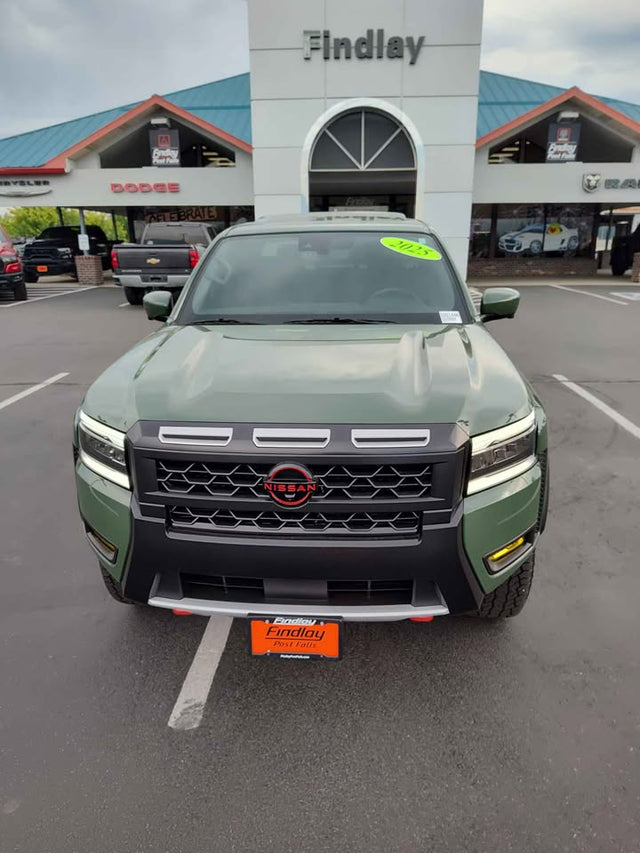 2025 Nissan Frontier Crew Cab · PRO-4X Pickup 4D 5 ft — photo 2