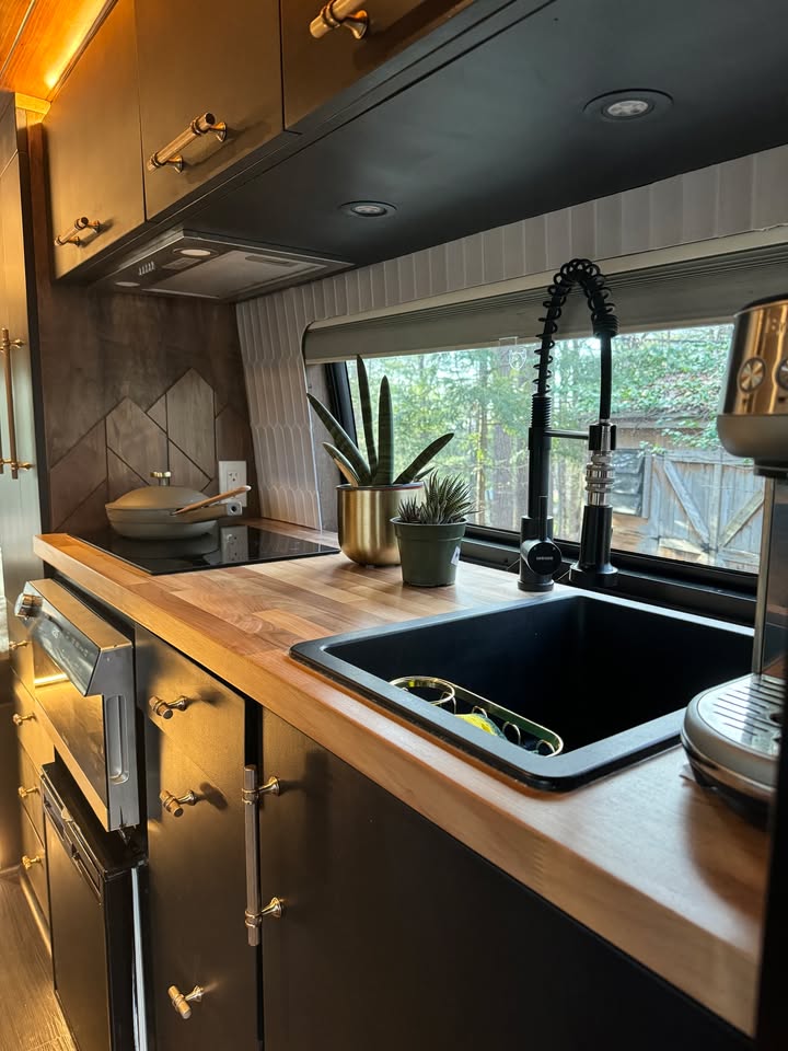 2016 Mercedes-Benz 2500 sprinter rv (170” wheel base) in Portland, OR (photo 7) — photo 7