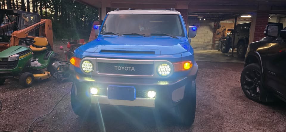 2007 Toyota FJ Cruiser in New Tecumseth, ON (photo 2)