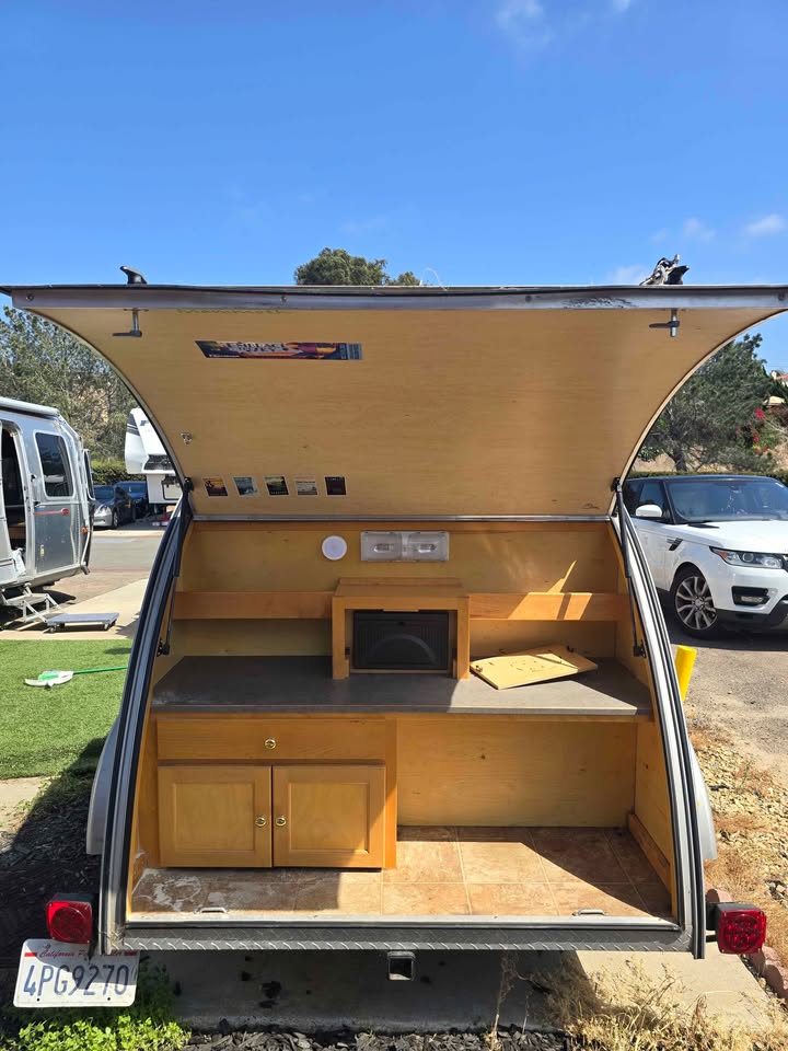 2014 Little Guy Silver Shadow teardrop trailer — photo 7