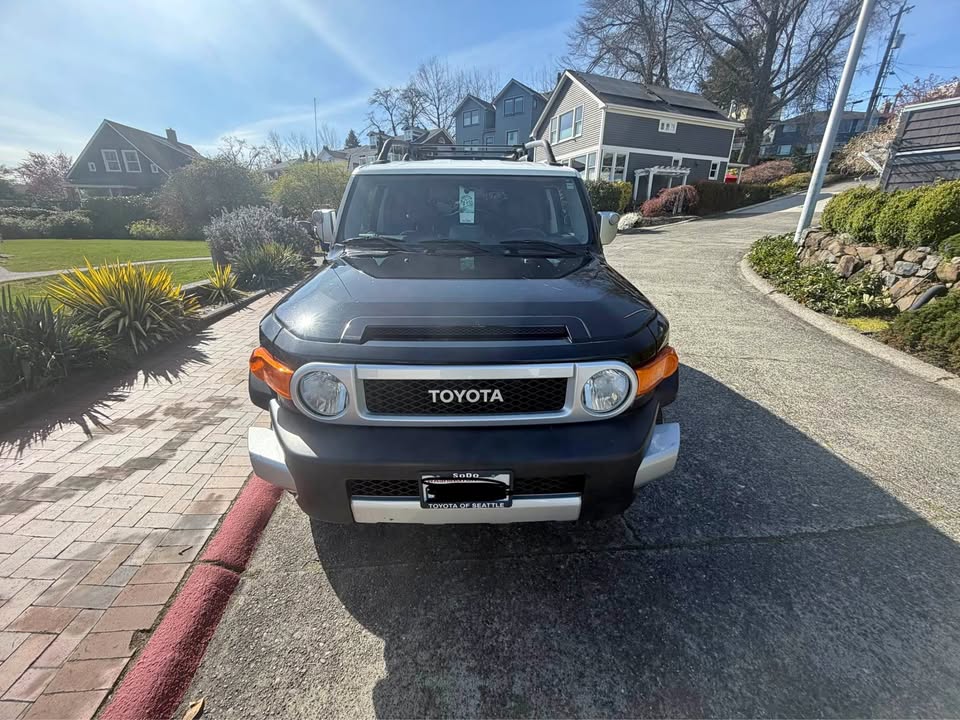 2008 Toyota FJ Cruiser · Sport Utility 2D in Seattle, WA (photo 1) — photo 1