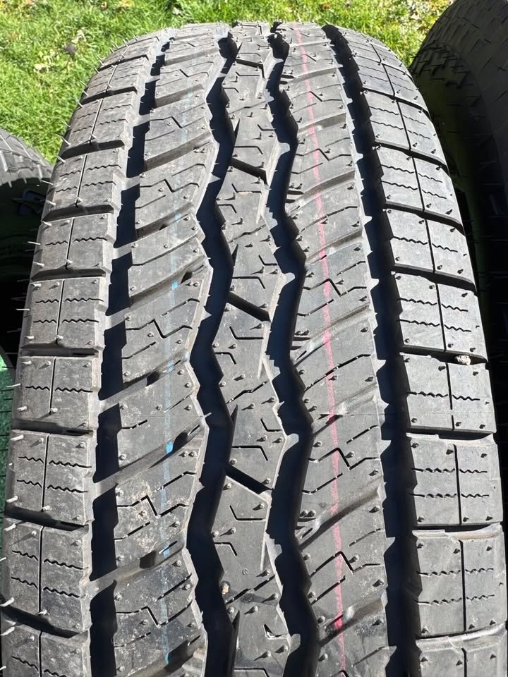 Falken WildPeak A/T3W A Tires 265/70r18 265/70/18 or 265-70-18 takeoffs in Portland, OR (photo 3) — photo 3