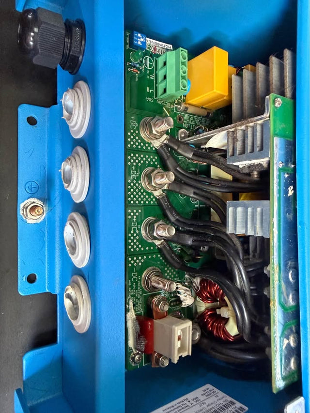 Victron Energy Centaur battery charger — photo 2