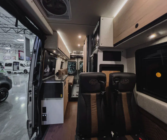 2026 Storyteller Overland TOUR MODE TOUR-AWD — photo 3