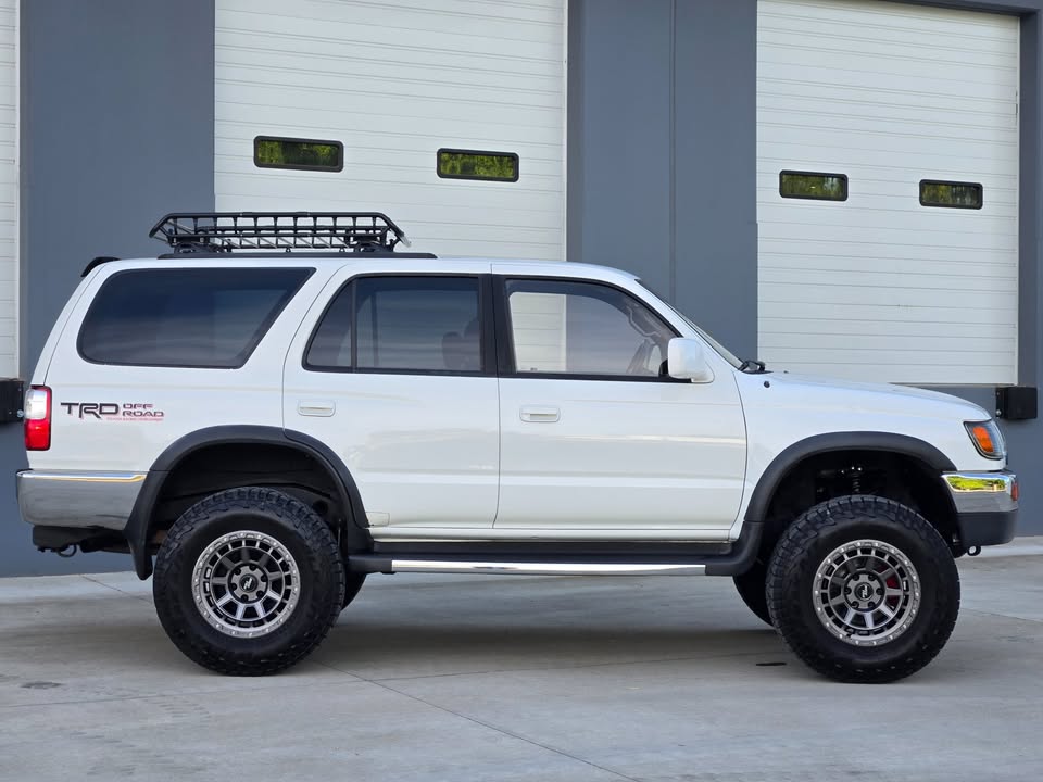 1998 Toyota 4RUNNER 4WD 5 SPEED MANUAL in Vancouver, WA (photo 8) — photo 8