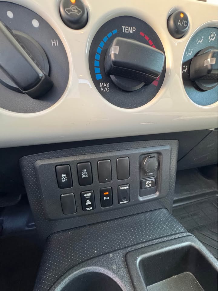 2013 Toyota FJ Cruiser · Sport Utility 2D in Ontario, CA (photo 10)