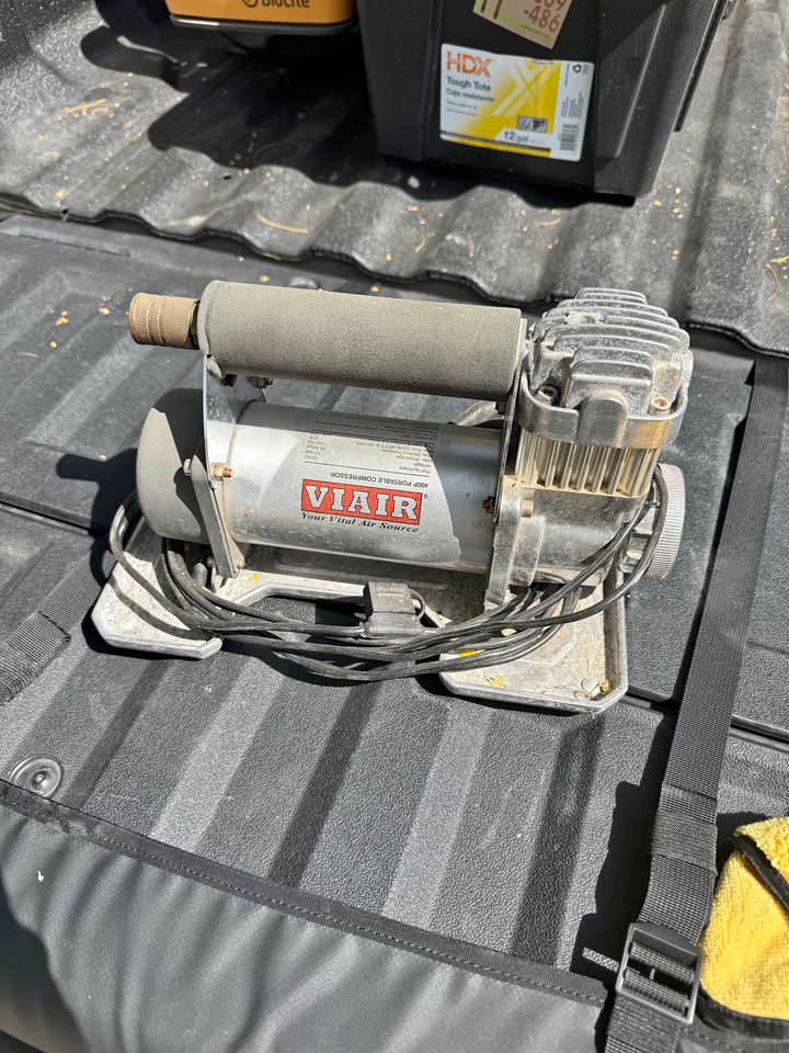 VIAIR 400P Portable Compressor and Quad Tire Inflation System in Phoenix, AZ (photo 1)