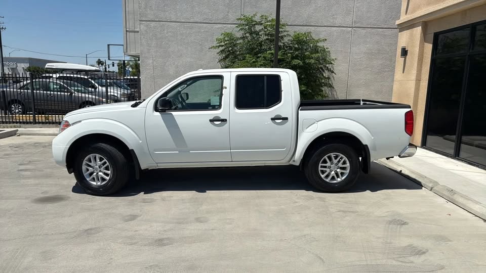 2018 Nissan Frontier Crew Cab SV Pickup 4D 5 ft in Fresno, CA (photo 3) — photo 3