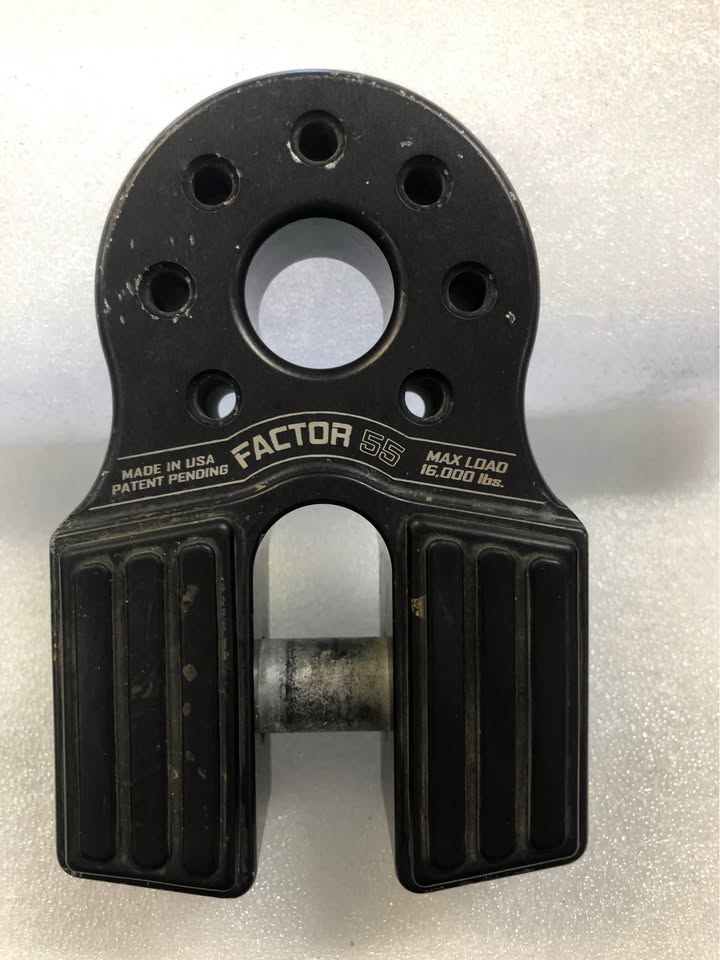 Factor 55 flat link winch shackle in Burbank, CA (photo 2) — photo 2