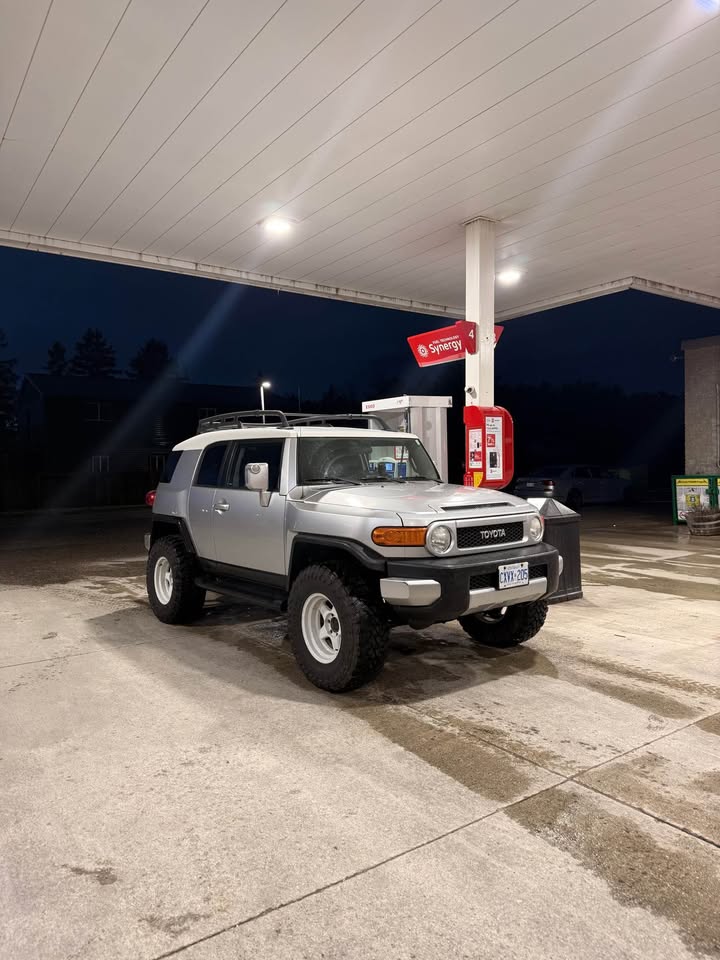 2007 Toyota FJ Cruiser in Kitchener, ON (photo 5)