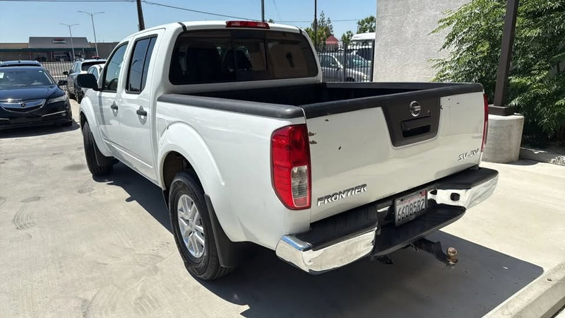 2018 Nissan Frontier Crew Cab SV Pickup 4D 5 ft in Fresno, CA (photo 5) — photo 5