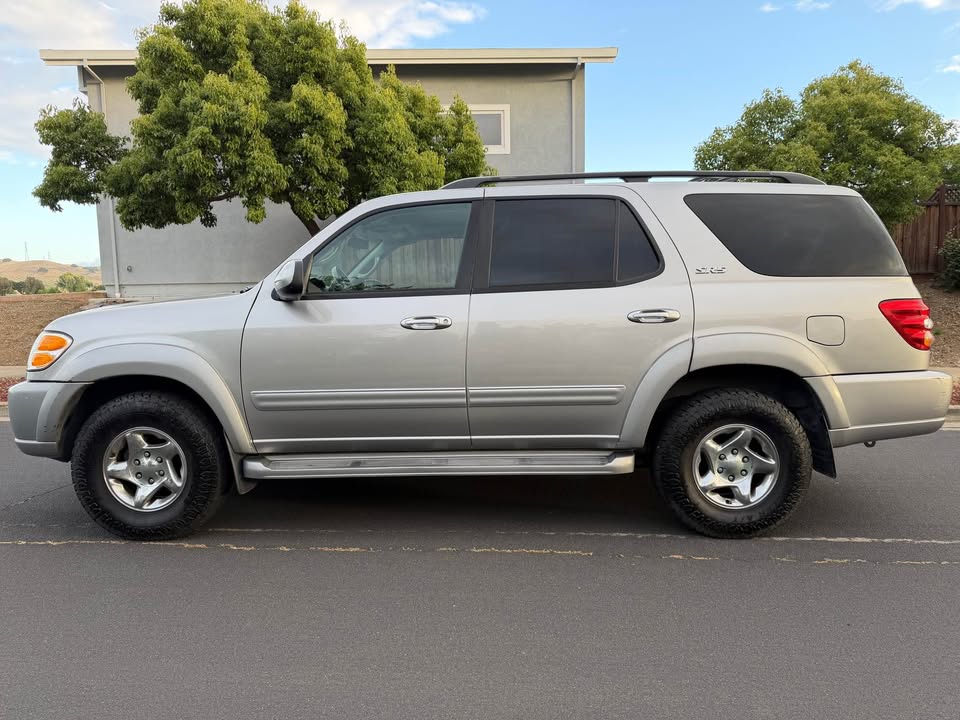 2002 Toyota Sequoia · 2002 Toyota Sequoia SR5 in Los Gatos, CA (photo 5) — photo 5