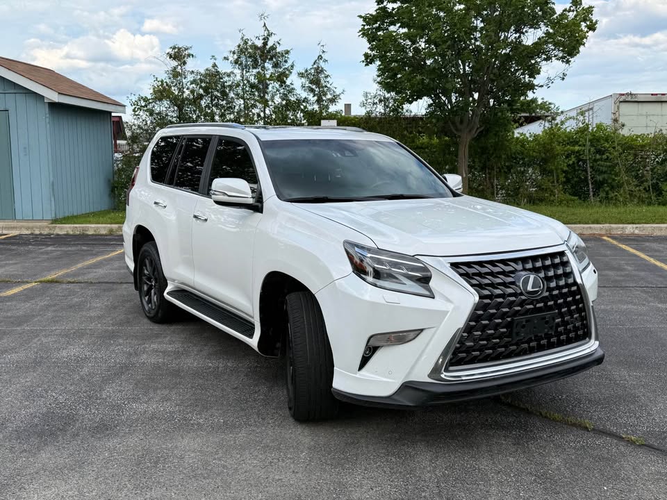 2020 Lexus GX in Toronto, ON (photo 3)