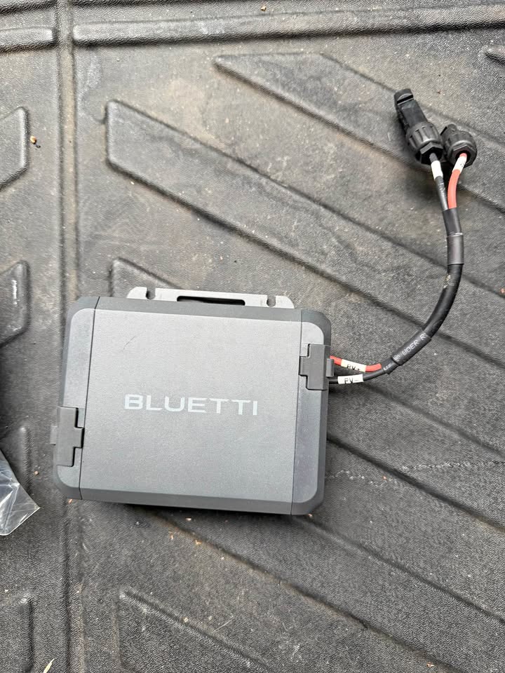 BLUETTI Charger 1 Alternator Charger in Santa Cruz, CA (photo 1) — photo 1