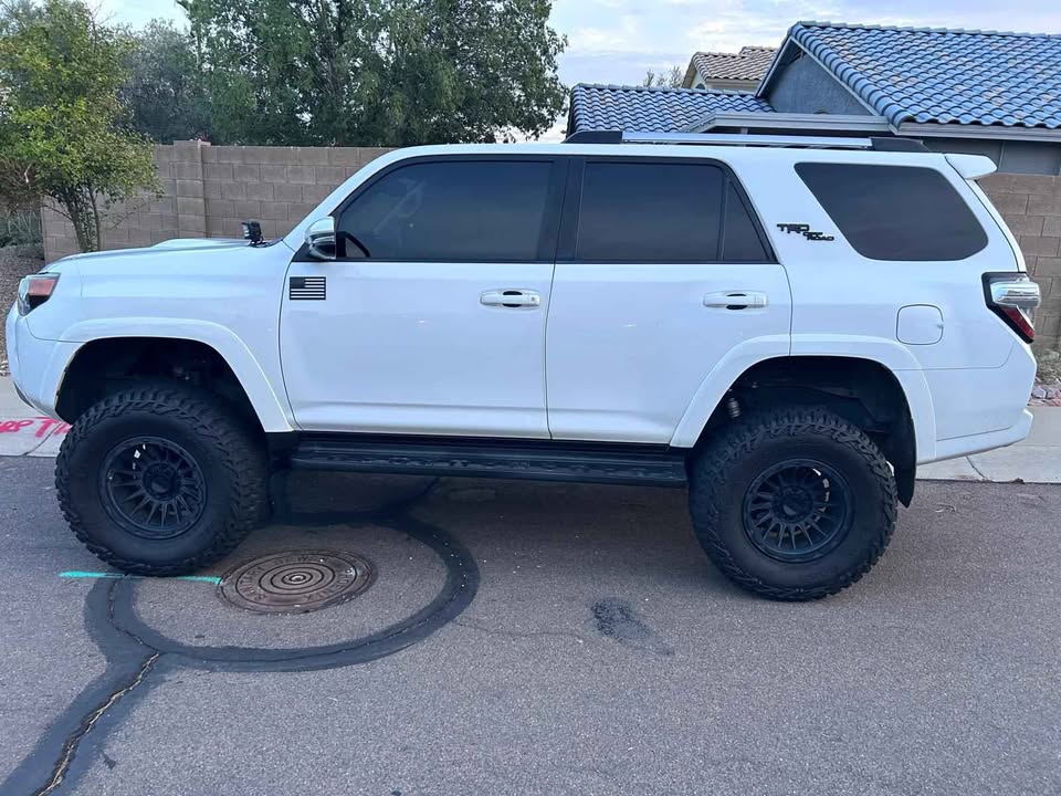 2017 Toyota 4Runner · TRD Off-Road Premium Sport Utility 4D in Phoenix, AZ (photo 9) — photo 9