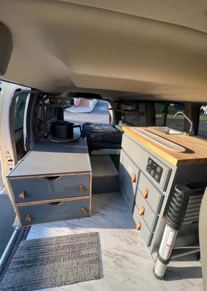 Studio in Encinitas (on wheels!), 4x4 camper van in Encinitas, CA (photo 7) — photo 7