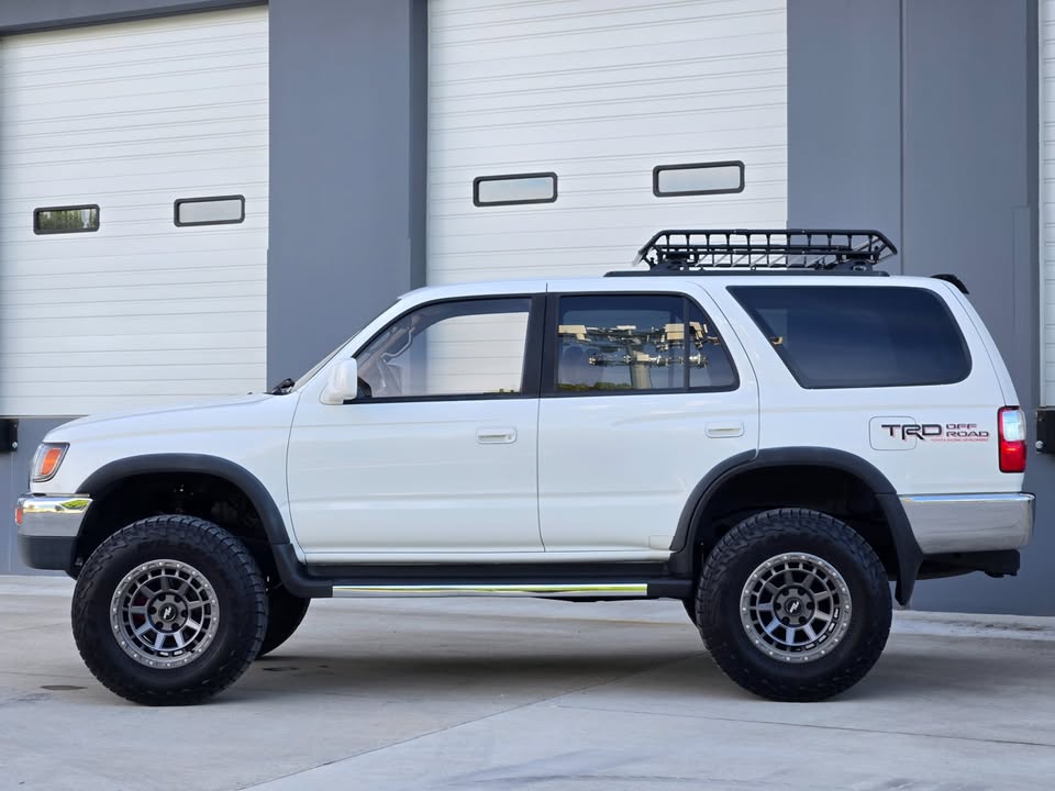 1998 Toyota 4RUNNER 4WD 5 SPEED MANUAL in Vancouver, WA (photo 4) — photo 4