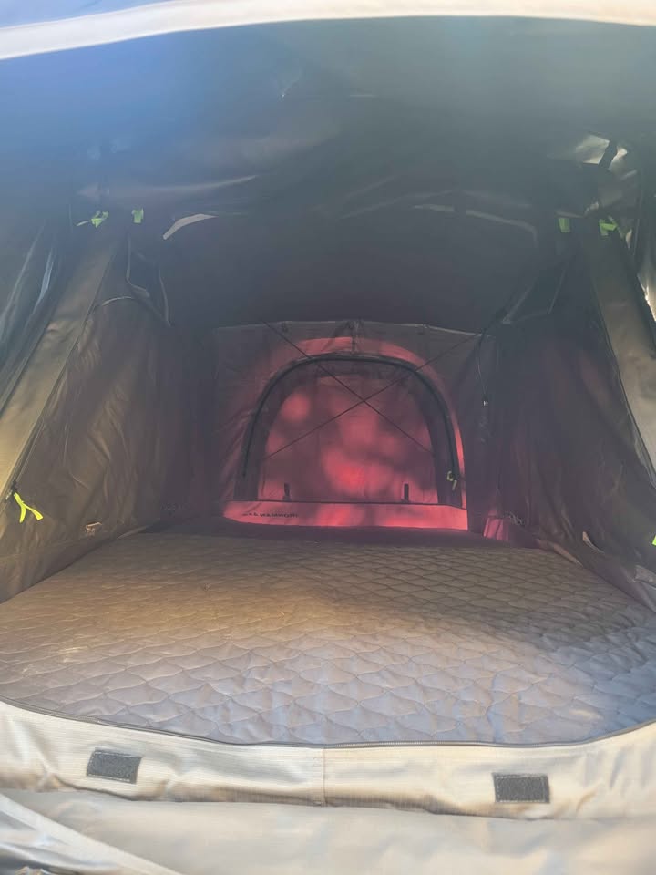 Ironman 4x4 uber lite rooftop tent in Gresham, OR (photo 5) — photo 5