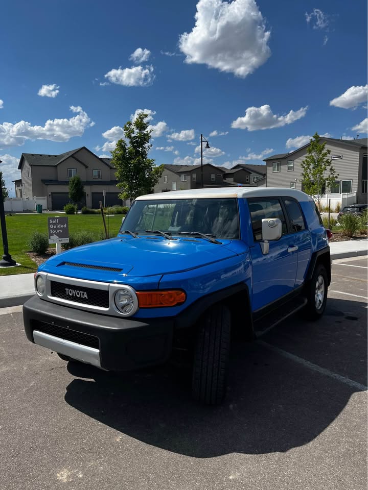 2007 Toyota FJ Cruiser · Sport Utility 2D in Aurora, CO (photo 3)