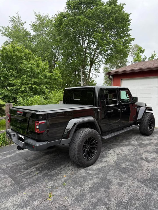 2020 Jeep Gladiator · Overland Pickup 4D 5 ft — photo 3