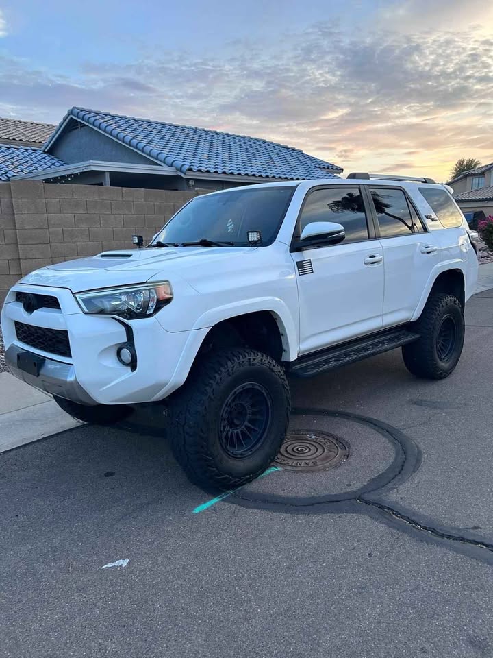 2017 Toyota 4Runner · TRD Off-Road Premium Sport Utility 4D in Phoenix, AZ (photo 2) — photo 2