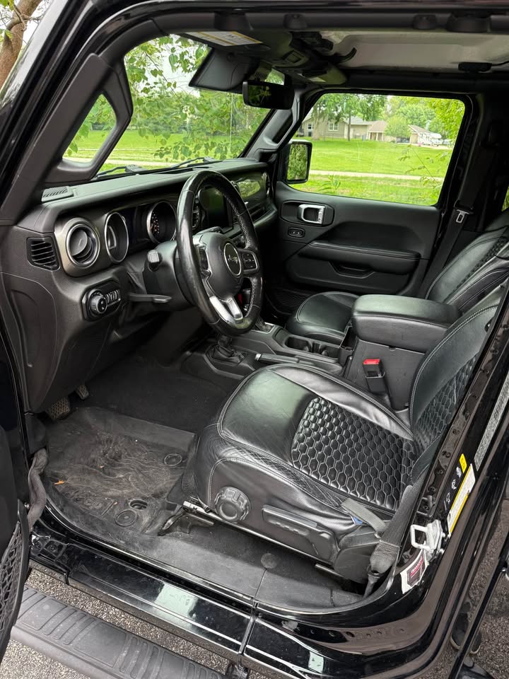 2020 Jeep Gladiator · Overland Pickup 4D 5 ft in Colona, IL (photo 8) — photo 8