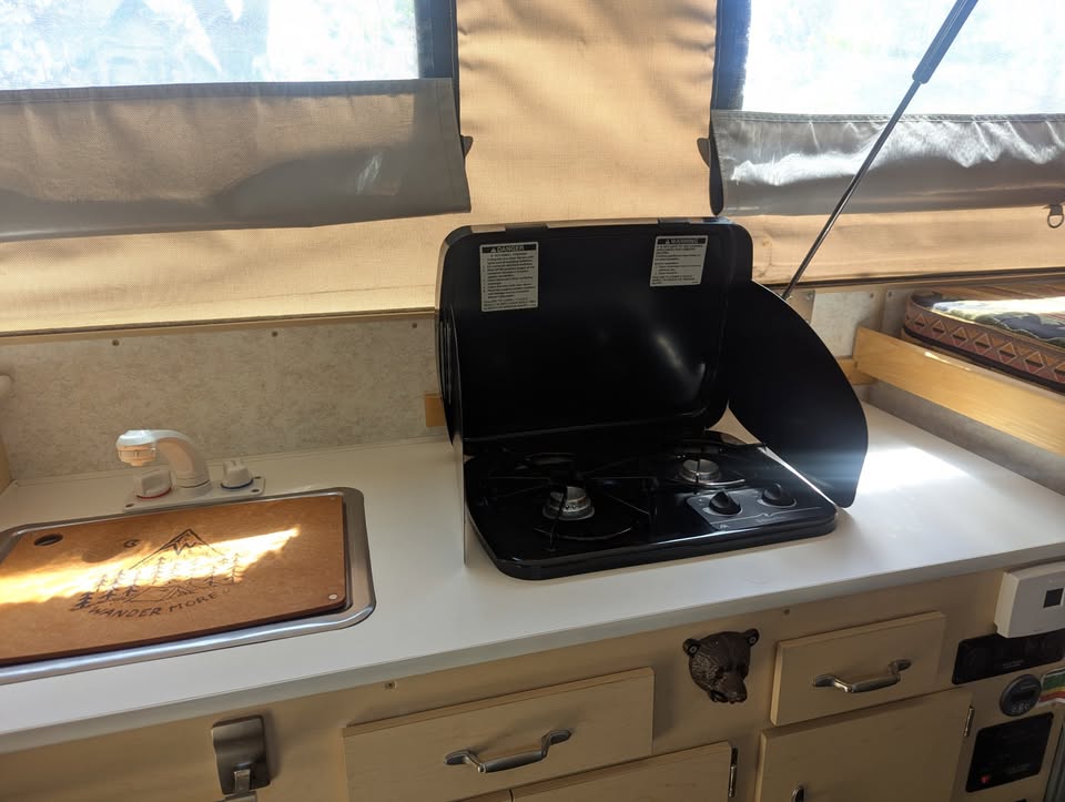 2011 Four Wheel Campers - Fleet + toyota tacoma in Denver, CO (photo 11) — photo 11