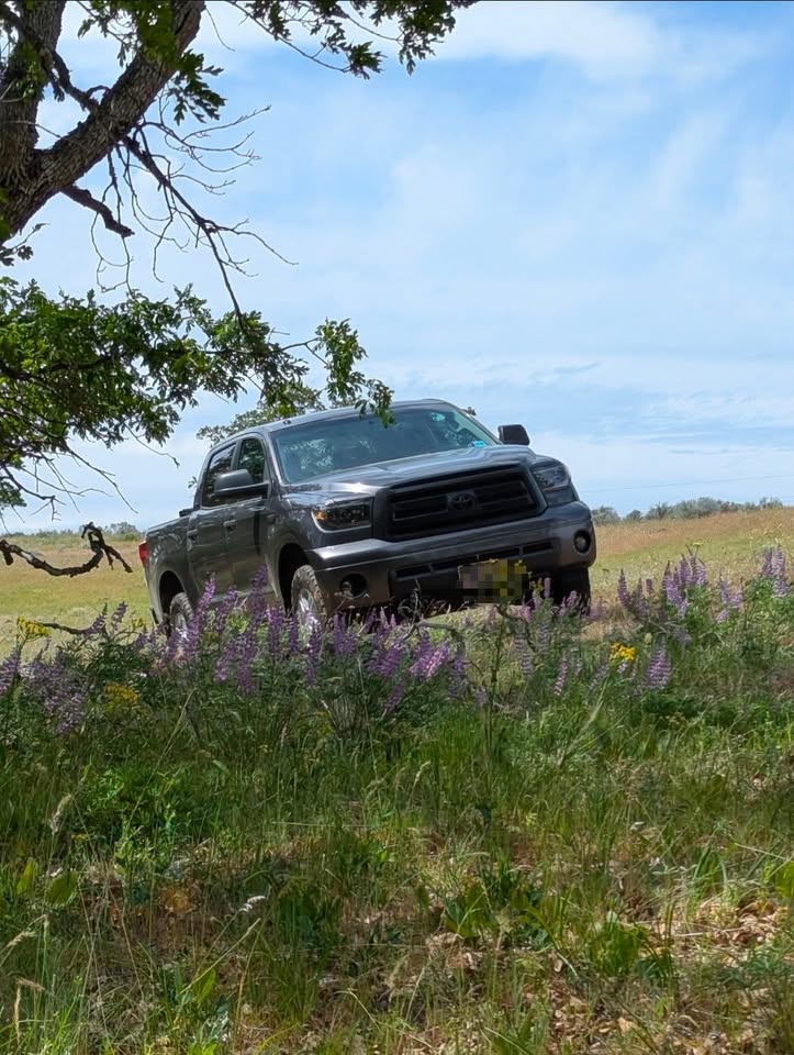 2011 Toyota tundra crewmax sr5 4x4 in Portland, OR (photo 8) — photo 8