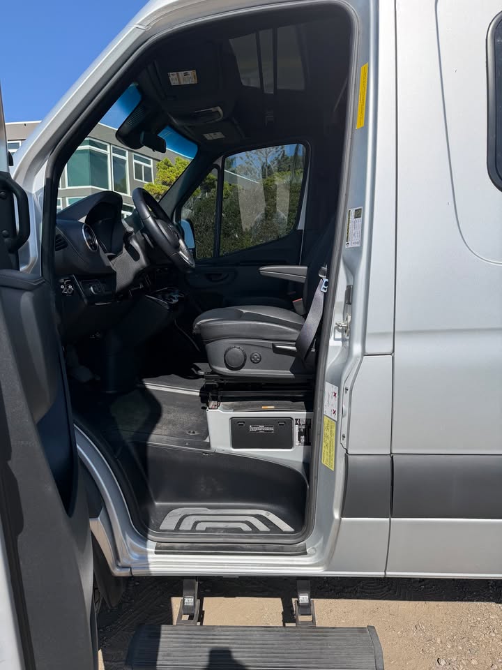 2023 Winnebago Revel 44E mercedes sprinter in Encinitas, CA (photo 5) — photo 5