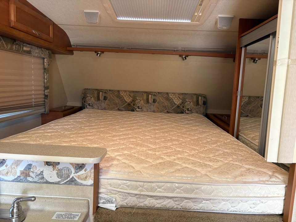 2009 Lance Camper in Spangle, WA (photo 9) — photo 9