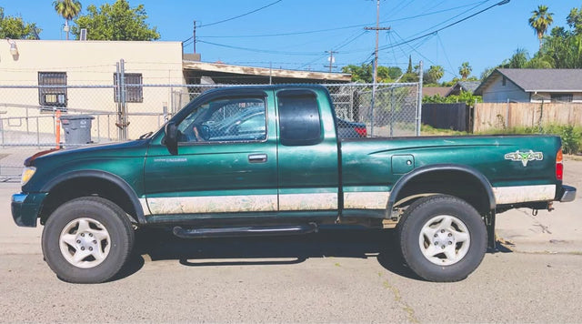 2000 Toyota Tacoma Access Cab · 4x4 w/ rear locker — photo 2