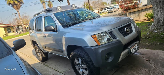 2011 Nissan Xterra — photo 2