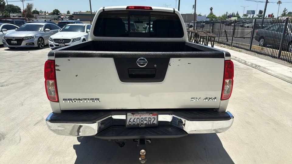 2018 Nissan Frontier Crew Cab SV Pickup 4D 5 ft in Fresno, CA (photo 6) — photo 6