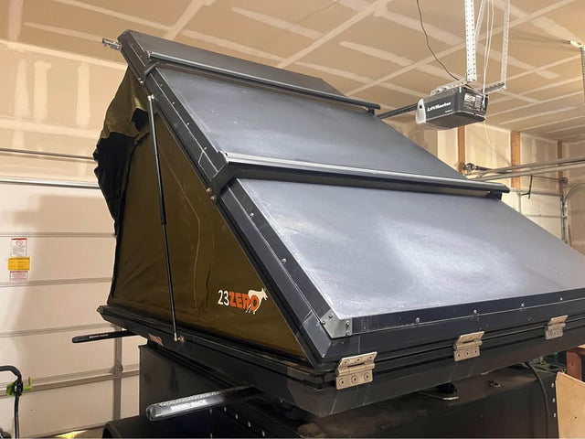 23ZERO Kabari Gen 1 Rooftop Tent (Hard-Shell Clamshell) – Excellent Condition + Crossbars & Sheets — photo 2