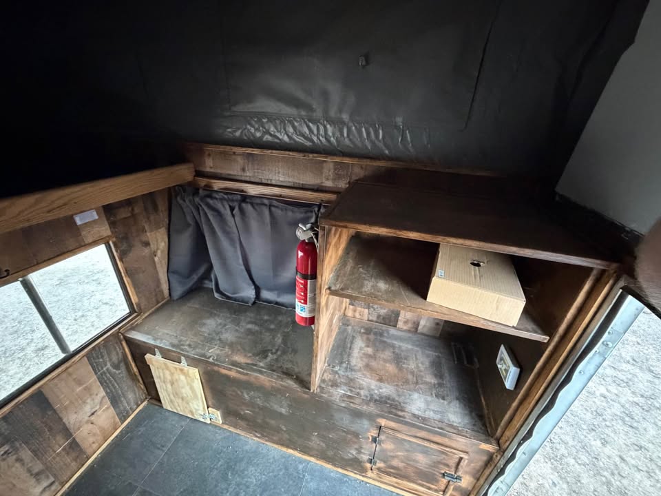 Four Wheel Camper for Tacoma or Five Foot Bed Midsize Truck in Silver Springs, NV (photo 8) — photo 8