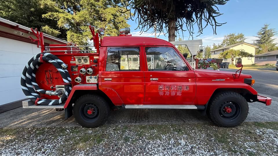 1990 Toyota Landcruiser in Seattle, WA (photo 2) — photo 2