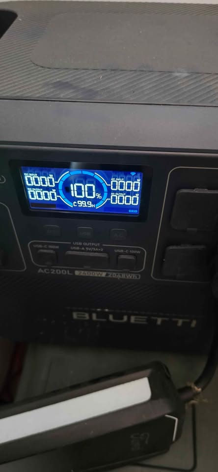 BLUETTI AC200L Portable Power Station in Manteca, CA (photo 3) — photo 3