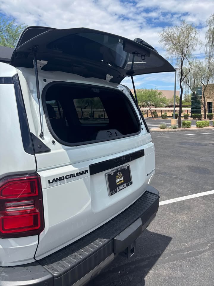 2025 Toyota Landcruiser — photo 11