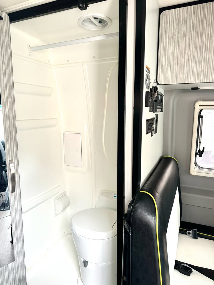 2020 Mercedes-Benz sprinter revel in Oceanside, CA (photo 11) — photo 11